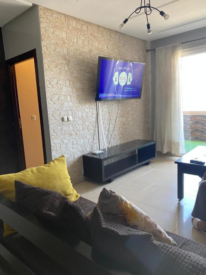 Little With Swimming Pool Appartement